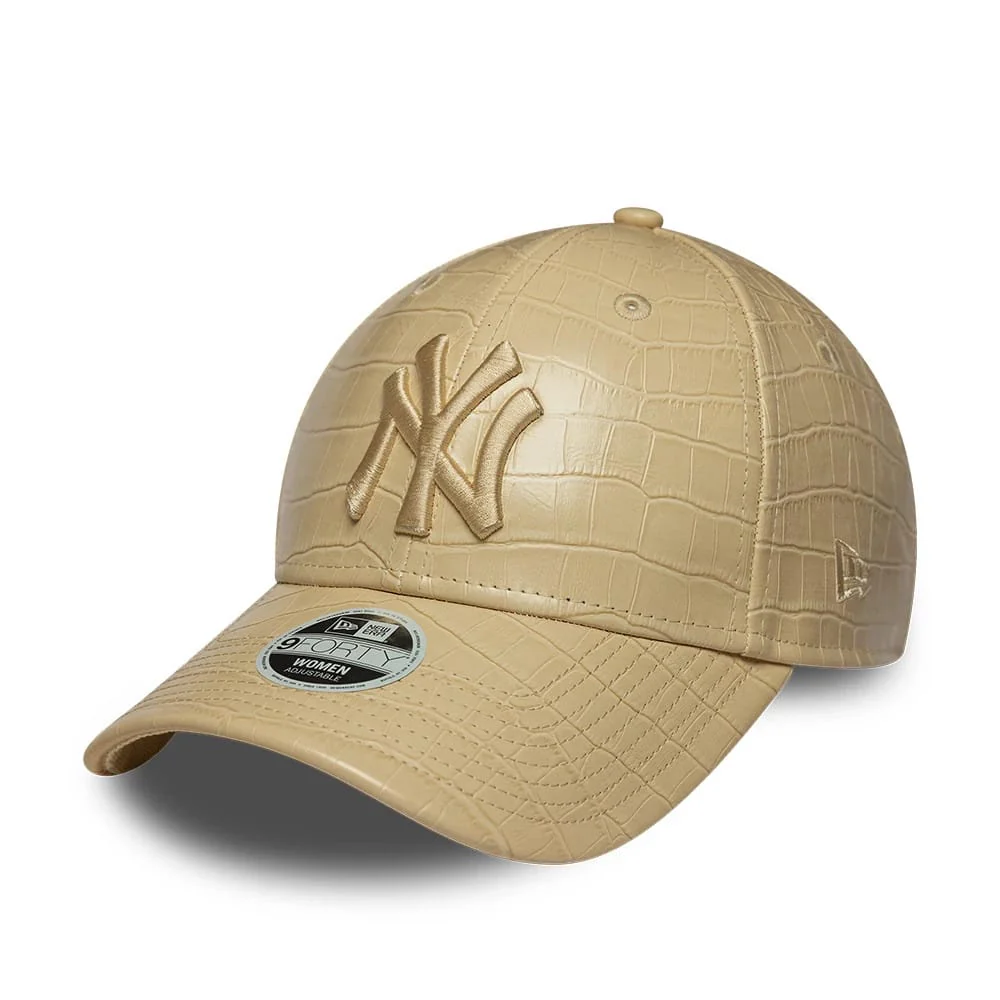 NEW YORK YANKEES BASEBALL CAPS & CLOTHING
